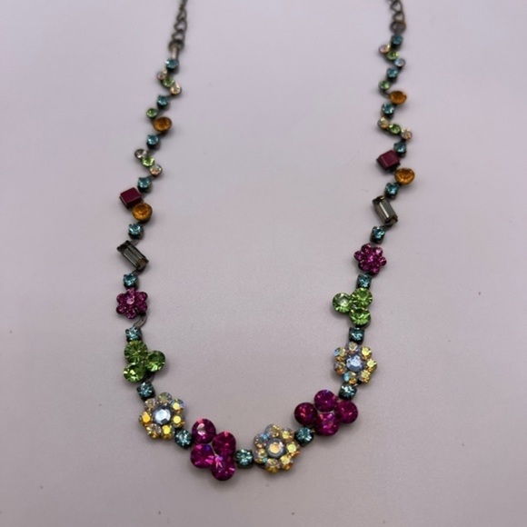 BRILLIANT Crystal Flower Necklace - Picture 6 of 6